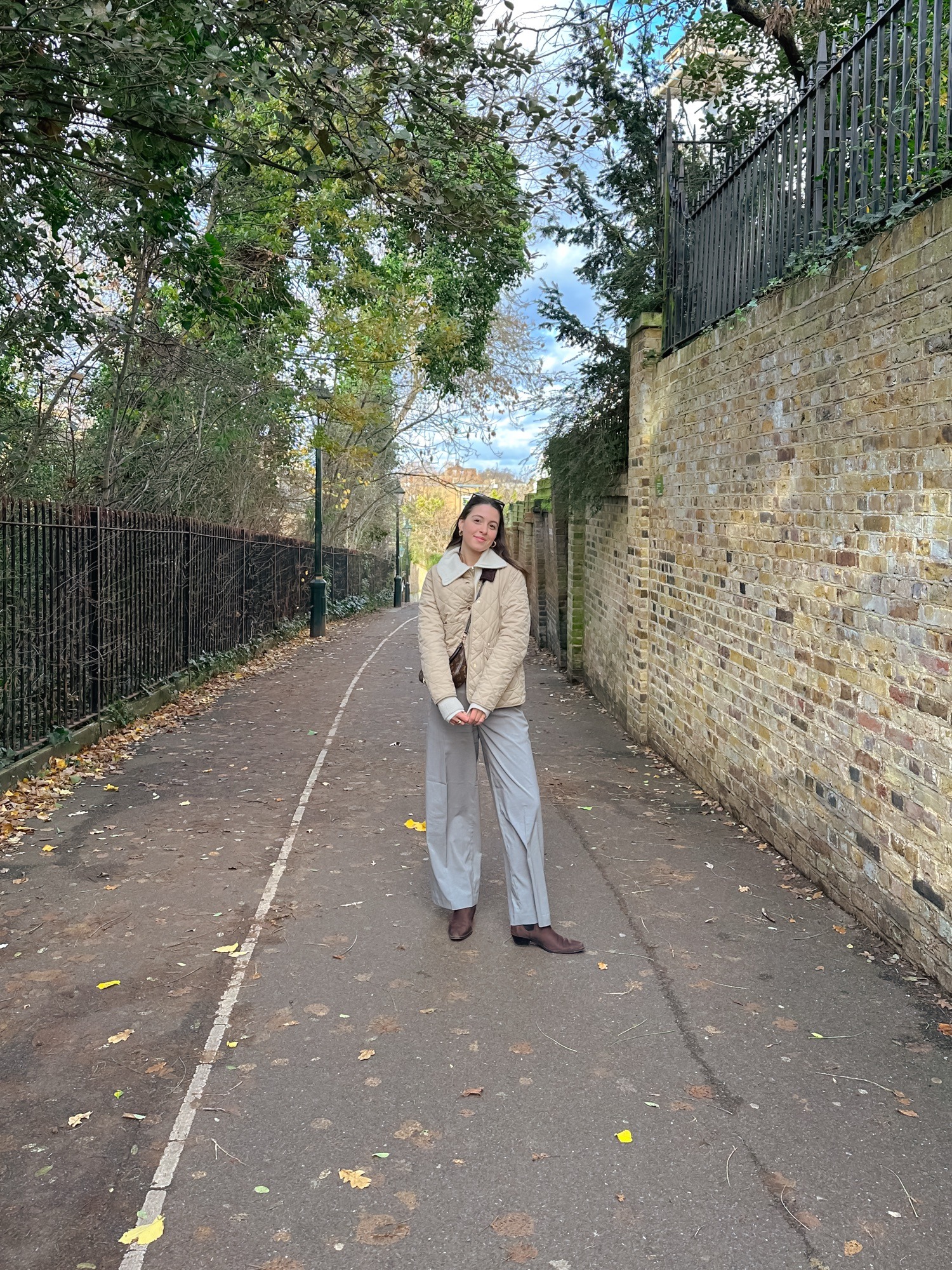 Beige Jacket from H&M // Pants from Uniqlo // Boots from H&M // Bag from Louis Vuitton