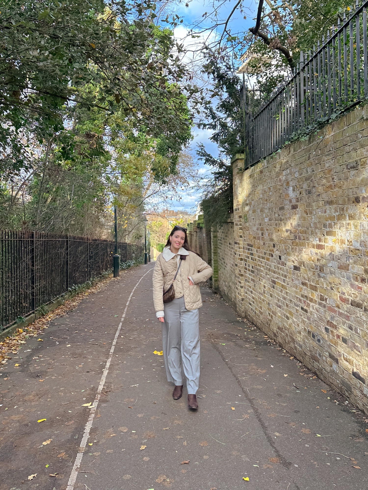 Beige Jacket from H&M // Pants from Uniqlo // Boots from H&M // Bag from Louis Vuitton